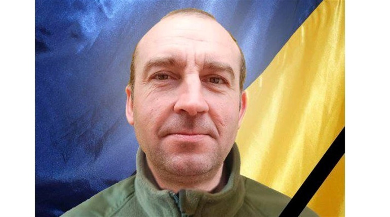 Жителі села Цибулеве провели в останню дорогу 43-річного захисника Олександра Бабіча