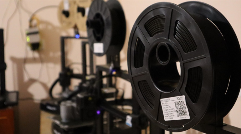 Волонтерам вкрай потрібен філамент для 3D-друку. Друкують те, про що не можна писати у фейсбуці