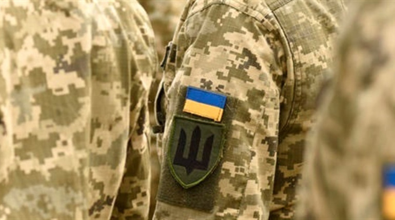 Кримінальну відповідальність військових посилили: президент підписав законопроєкт