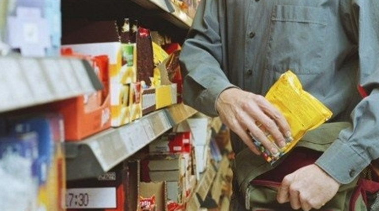 Житель Глухова двічі виносив продукти з АТБ повз каси. Йому призначили покарання