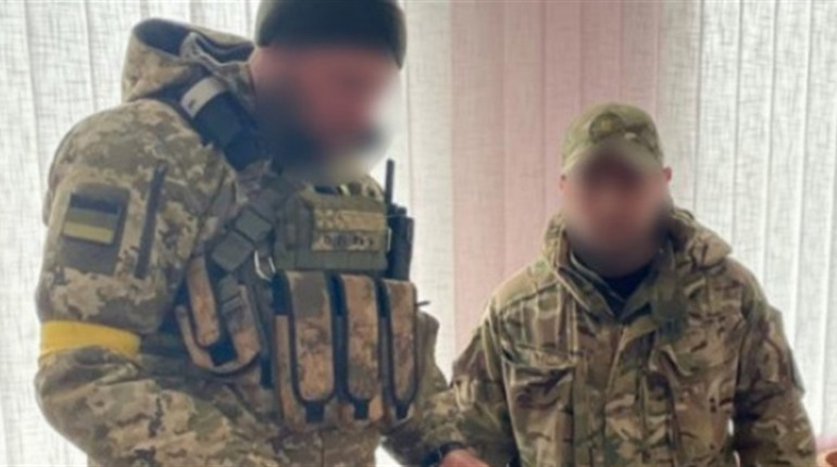 У Мелітополі в освітян, які не працюють на рф, проходять обшуки: відбирають гаджети