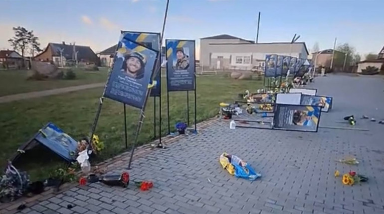 Повалені дерева і пошкоджена Алея Слави: які наслідки негоди на Сарненщині