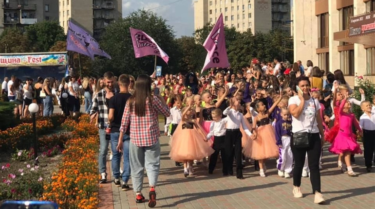 У Лозовій влаштували хореографічний фестиваль “Ukrainian dance party in Lozova”
