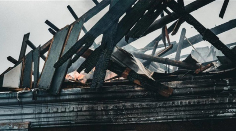 Ворожий БпЛА поцілив у будинок, де були діти: на Шосткинщині поранено бабусю та двох онуків