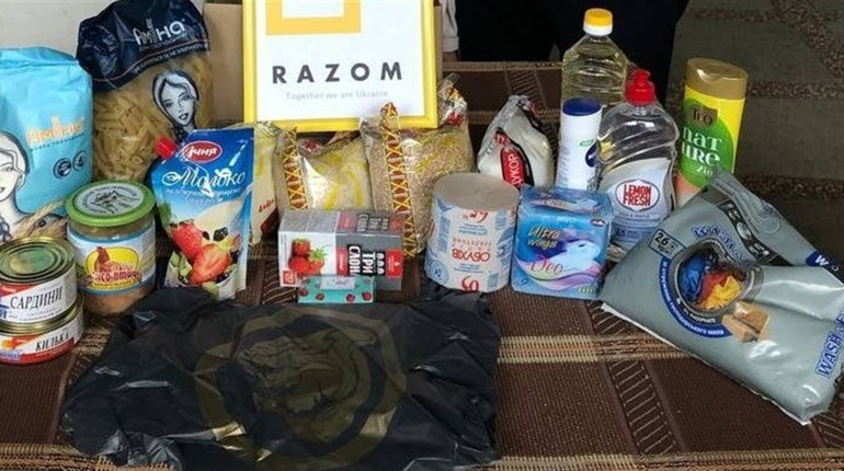 Понад 100 продуктових наборів отримали переселенці в Жовтих Водах: що ж було в пакунках