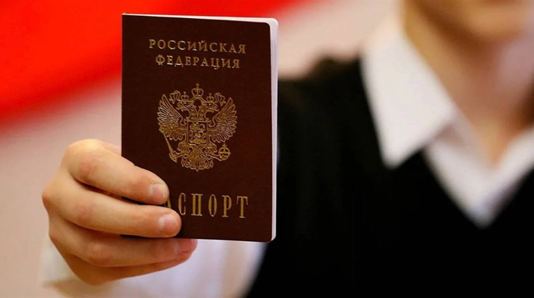 Повідомили про підозру трьом співробітницям окупаційної міграційної служби на Херсонщині