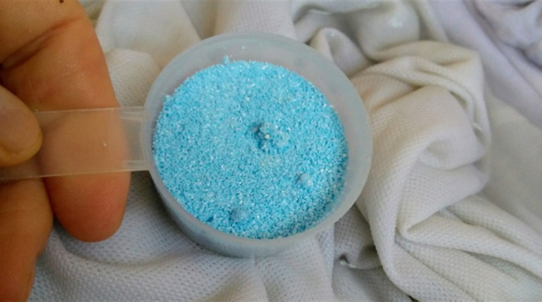 Як зберегти форму й колір речей під час ручного прання