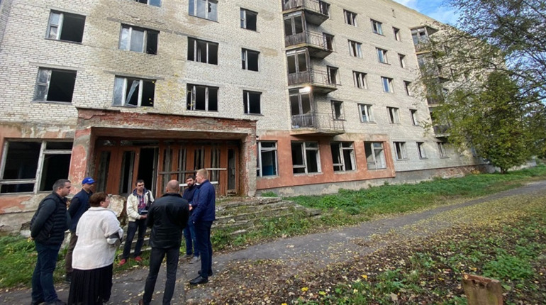 У місті Угнів планують реконструювати гуртожиток для проживання вимушених переселенців