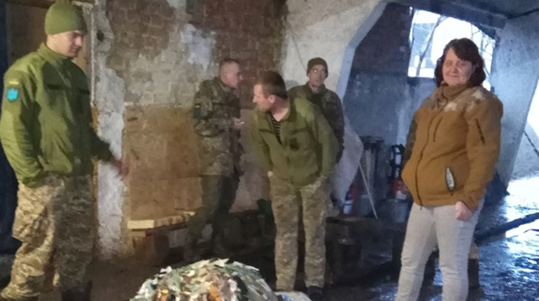Херсонські волонтери збираються привітати Воїнів із Великоднем: як долучитись і допомогти