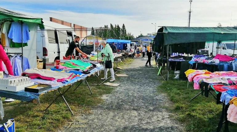 Чи працюють ринки у «червоній зоні» у Рафалівці, Володимирці і Вараші: які 3 особливості ми знайшли