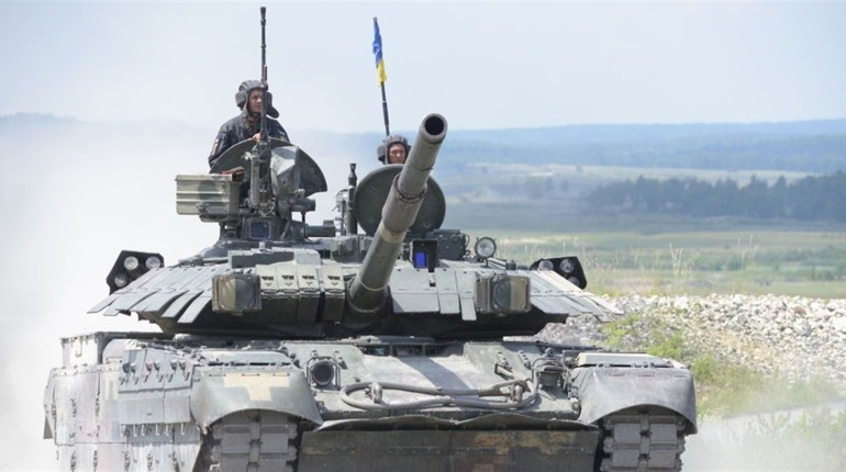 Ягуари будуть пізніше: ЗСУ дзвонять до Скадовського готелю і бронюють автостоянку для танків Leopard