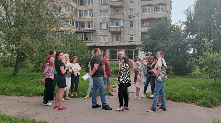 У Дрогобичі під багатоквартирним будинком хочуть збудувати заклад харчування: мешканці проти