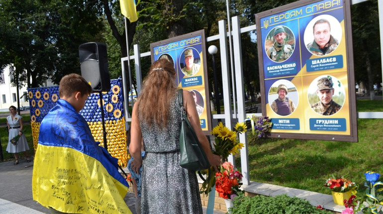 У Глухові вшанували загиблих в російсько-українській війні захисників і захисниць (фото)