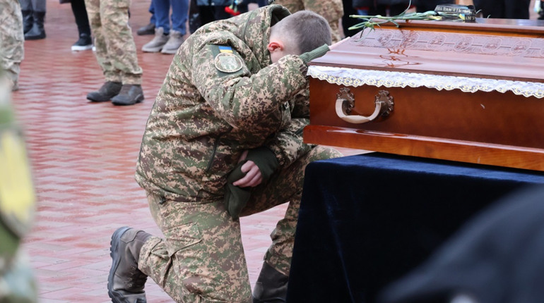 У Південноукраїнську попрощалися із загиблим захисником Павлом Семеновим