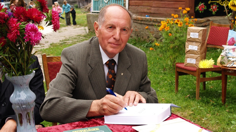 Чотири роки тому не стало літописця корюківського краю, уродженця села Жукля Василя Устименка