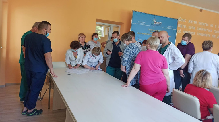 Свято наближається, а славутські медики готуються до страйку