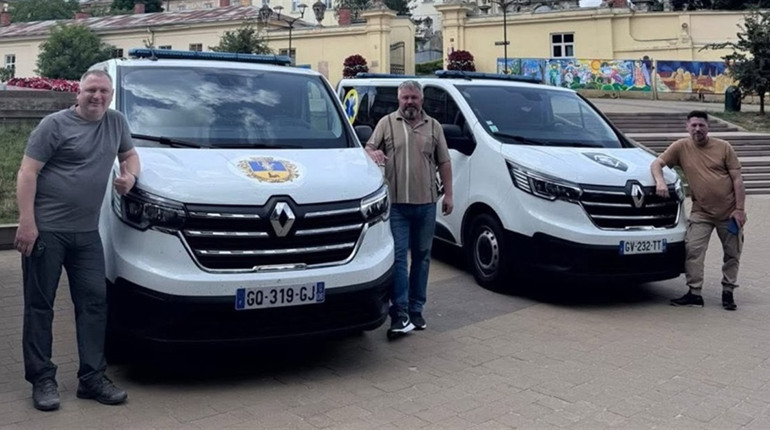 Миколаївська громада отримала авто швидкої допомоги від благодійників