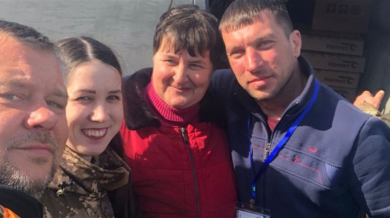 Жительці Шосткинської громади дали позивний "мама Айдар" за допомогу батальйону
