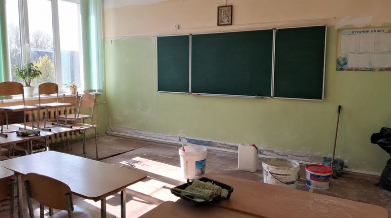 Фарба повністю закуплена: як школи Городоччини готують до навчального року і скільки це коштує