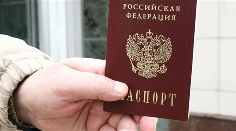 Верещук радить не брати паспорти РФ