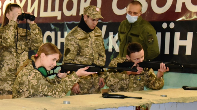 У Попасній відкрили ще один стрілецький тир у навчальному закладі