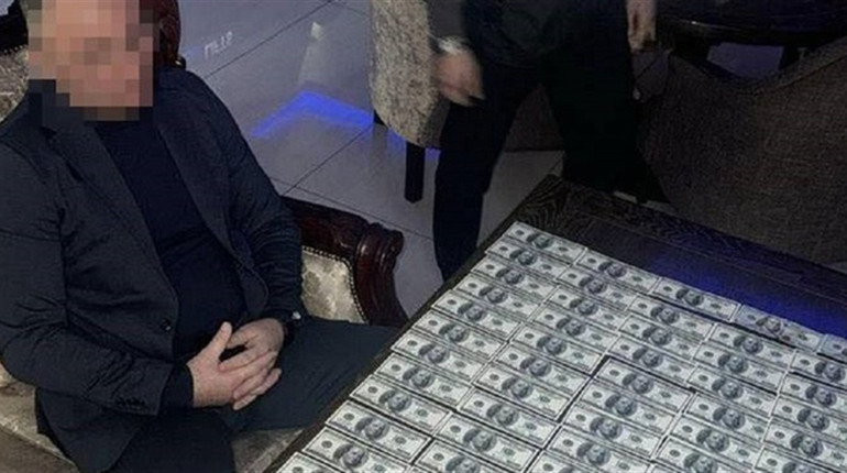 Депутат Білгород-Дністровської райради хотів заробити на землі, а упіймався на хабарі в 20 тис.у.е.
