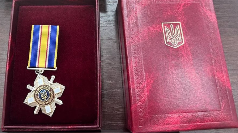 У Південному відзначили героїв: родинам загиблих воїнів вручили ордени “За мужність”