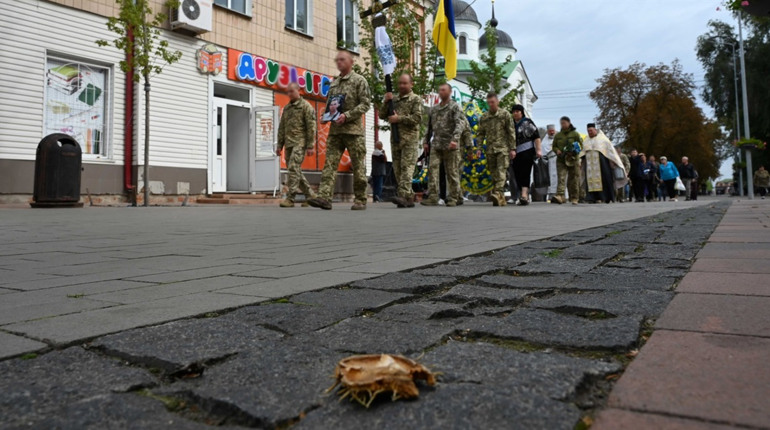 У Ніжині прощалися із загиблим Захисником - молодшим сержантом Леонідом Ботвіновим