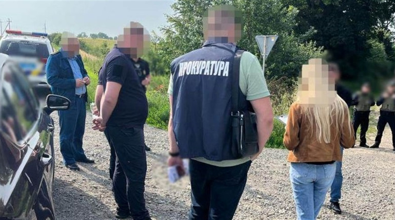«На гарячому» попався митник із Угринова – вимагав 50 доларів з кожного авто, що в'їжджало в Україну