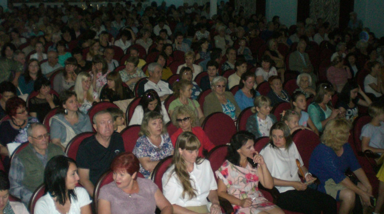 Кіно і яблука. Влада витратила 250 тисяч на любительський фільм про Нову Каховку