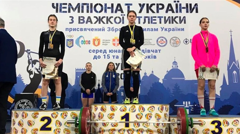 Спортсменка з Вараша виборола першість на чемпіонаті України з важкої атлетики