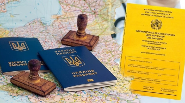 Плануєте святкувати новорічні свята за кордоном? Вже з'ясували куди та як пускають?