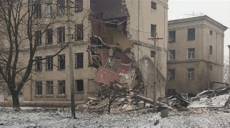 Ворог обстріляв місто Українськ: поцілили у школу