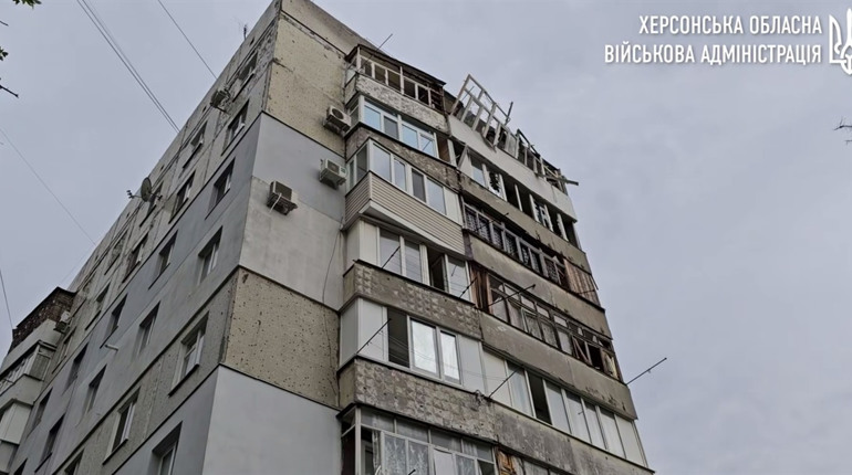 На Херсонщині армія рф поцілила у житлові будинки, освітній заклад та магазин