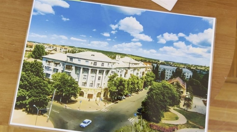 "Бахмут там, де ми є": у Жовтих Водах відкрили фотолокацію до Дня міста Бахмута