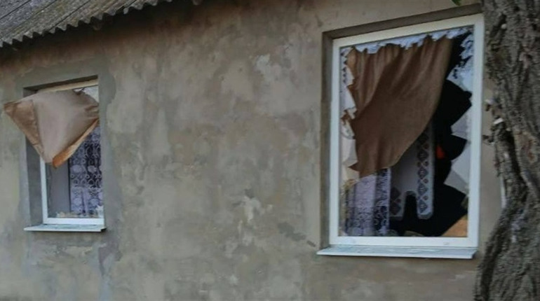 На Херсонщині армія рф атакувала житлові квартали, будинок культури, автосервіс та автомобілі