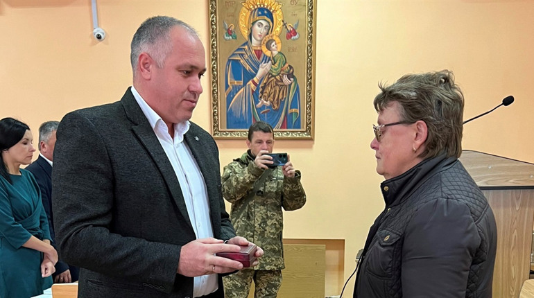 Нагороду Героя Андрія Жолондика вручили його матері
