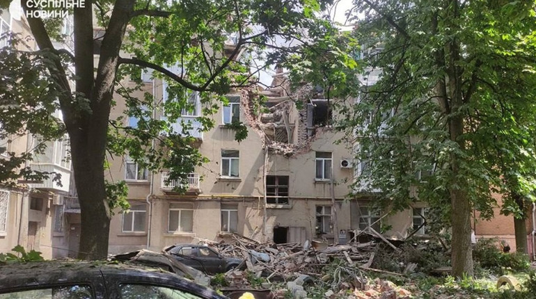 Внаслідок обстрілу Сум постраждали 16 людей, 1 загиблий (фото)