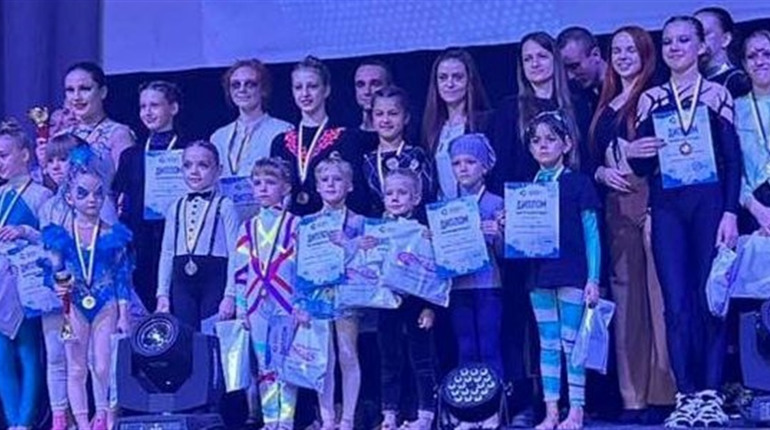 Повітряні гімнастки з Глухова здобули призові медалі на всеукраїнських змаганнях