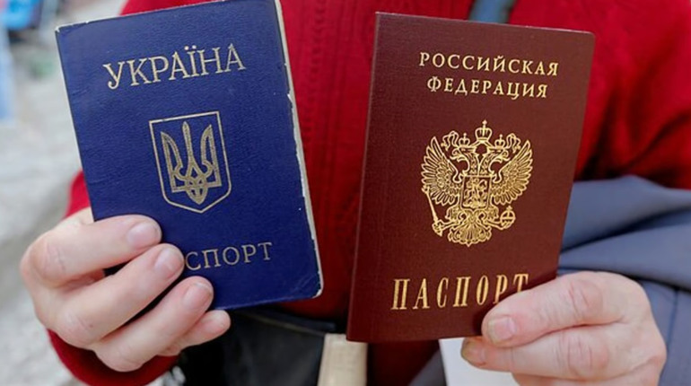 Практично всі жителі Нової Каховки мають паспорти РФ