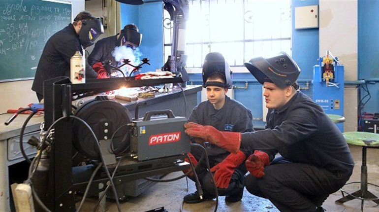 Ветерани та люди з інвалідністю можуть безплатно вивчитися на слюсаря в Глухові: як зареєструватися