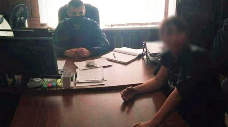 Мешканку Біляївщини затримали на підкупі посадовця поліції: пропонувала 1500 доларів