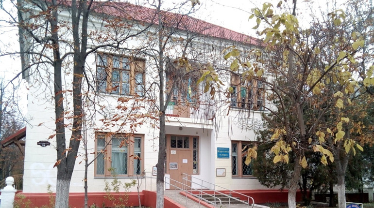 Шість виставок у грудні