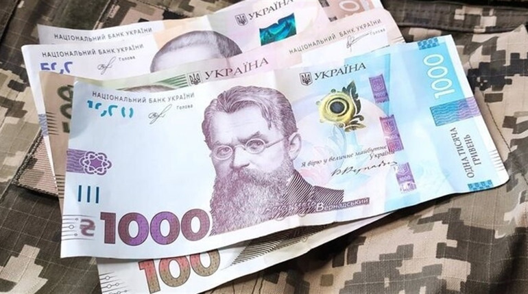 Нараховував «бойові» знайомій. На Сумщині фінансиста військової частини підозрюють у махінації
