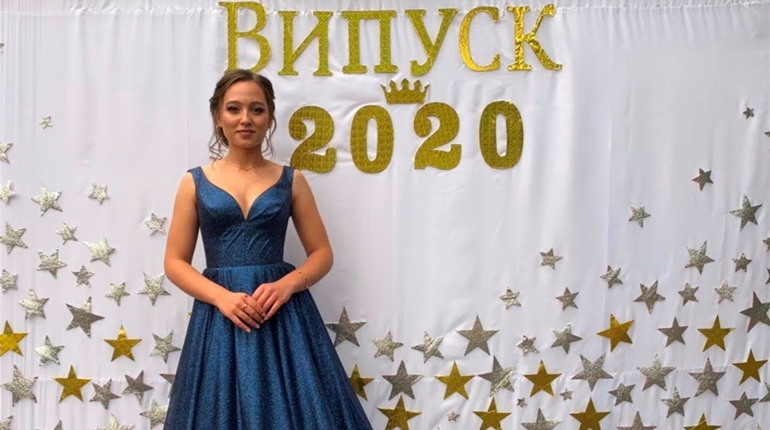Анна Повстемська з Романової Балки отримала золоту медаль за навчання