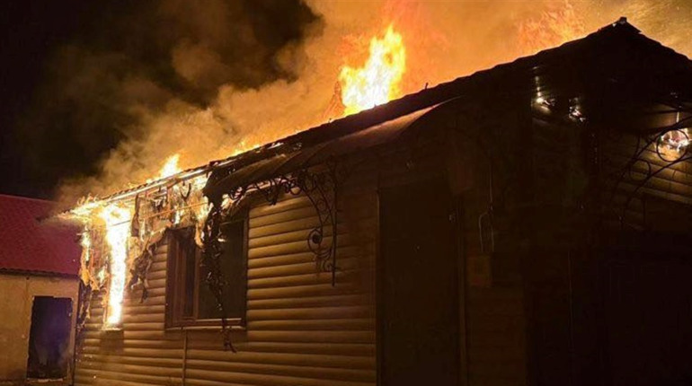 Ворог знову б’є по Чернігівщині: понад сотня вибухів, у Менській громаді пошкоджено будинок і авто