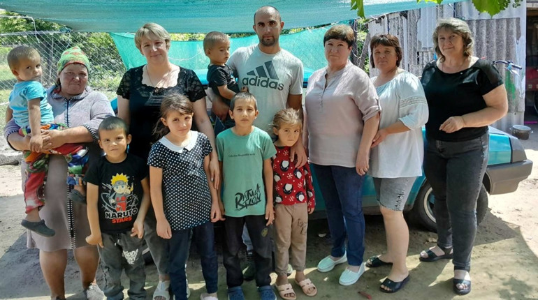 Як соціальні мережі зруйнували молоду багатодітну родину в одному із сіл Захарівської громади