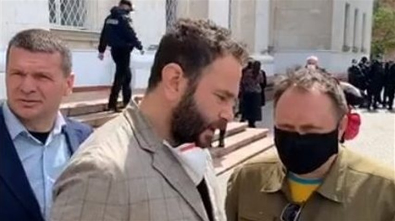 «К нам приехал ревизор»