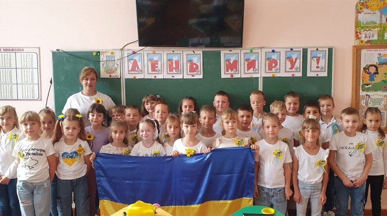 Учнівська молодь громад нашого краю 21 вересня відзначила День миру: ФОТО