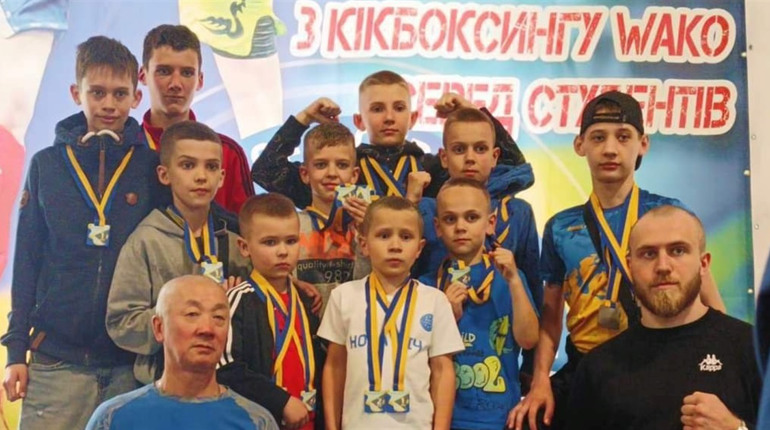 Юні кікбоксери з Торецька здобули численні перемоги на чемпіонаті України